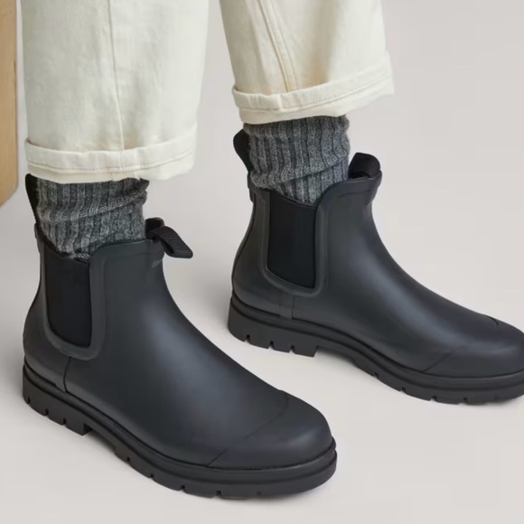 Everlane Shoes - NEW Everlane Black Chelsea Rain Boot in Size 6